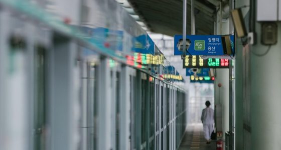 推女郎平台安全性测评视频封面，展示多个平台界面对比截图，蓝绿色调专业风格